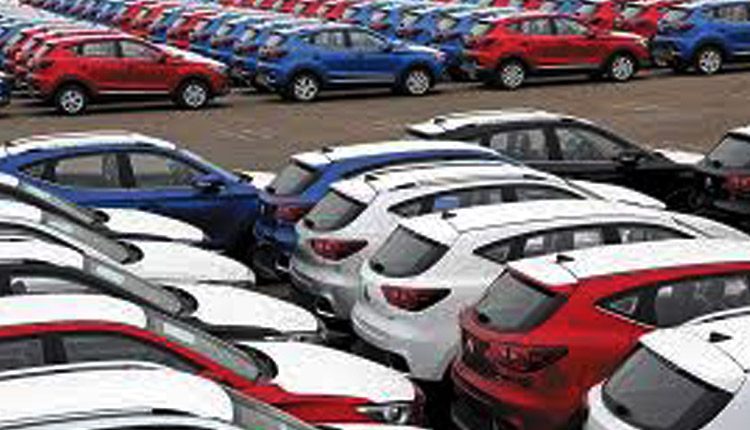 పుంజుకున్న కార్లు,ట్రాక్టర్ల సేల్స్‌.. త్రీ వీల‌ర్స్ 50% డౌన్‌!