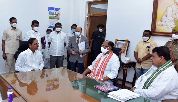 మండలి చైర్మన్‌ను పరామర్శించిన సీఎం కేసీఆర్‌