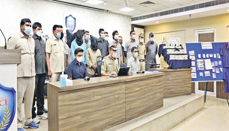 ఈజీగా బోల్తా కొట్టిస్తాడు