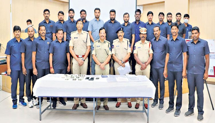 మోసపోయి.. మోసం చేసి