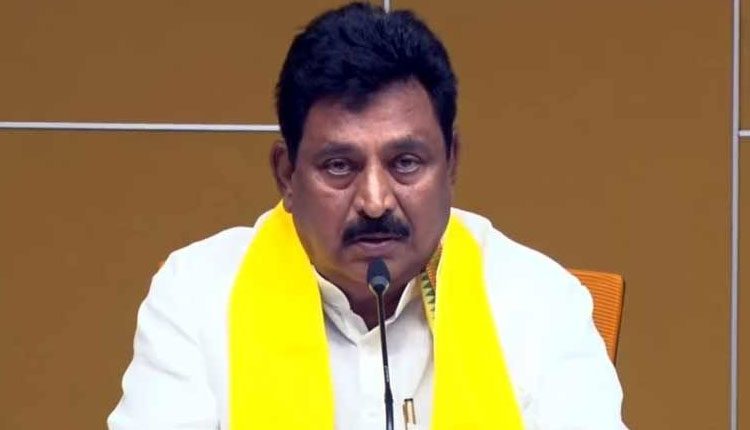 టీడీపీ నాయకులను లొంగదీసుకునేందుకు సీఎం యత్నిస్తున్నారు : చిన్నరాజప్ప