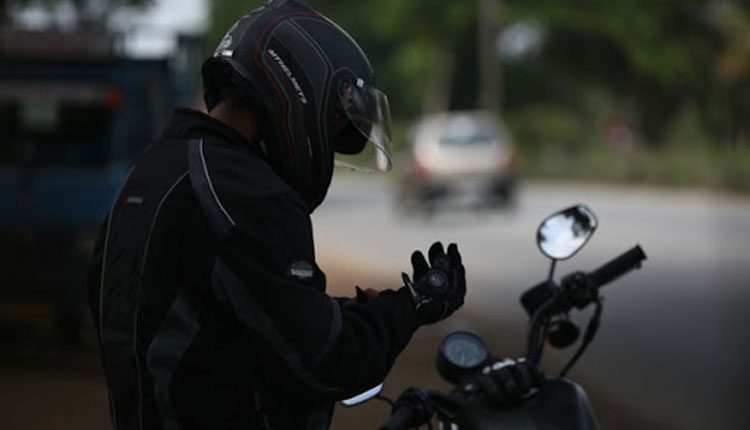 నెంబ‌ర్ ప్లేట్ లేని బైక్ చేజ్‌.. కానిస్టేబుల్‌పై కాల్పులు..!