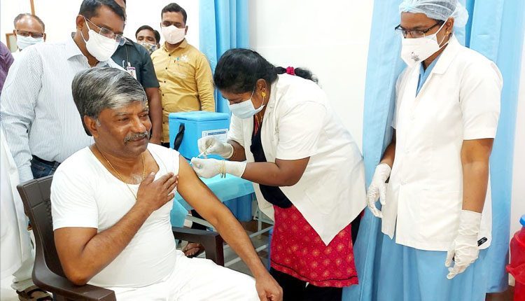 స్పీకర్‌, డిప్యూటీ స్పీకర్‌కు కరోనా వ్యాక్సిన్‌