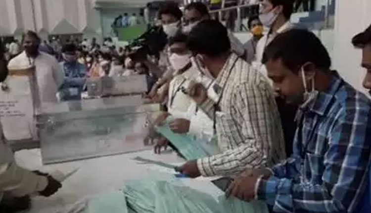 అర్ధరాత్రి తరువాతే తొలిరౌండ్‌ ఓట్ల లెక్కింపు