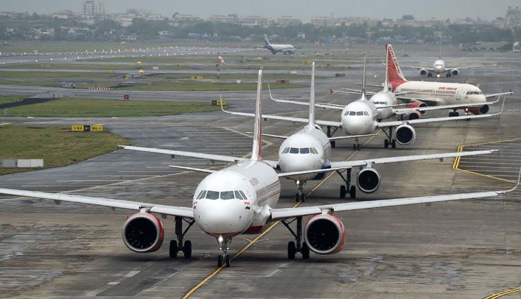 టీకా త‌ర్వాత 48 గంట‌లపాటు వారు అన్‌ఫిట్: డీజీసీఏ