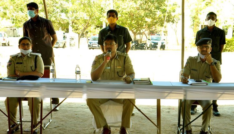 పోలీసులు అప్రమత్తంగా వ్యవహరించాలి : డీఐజీ రంగనాథ్‌