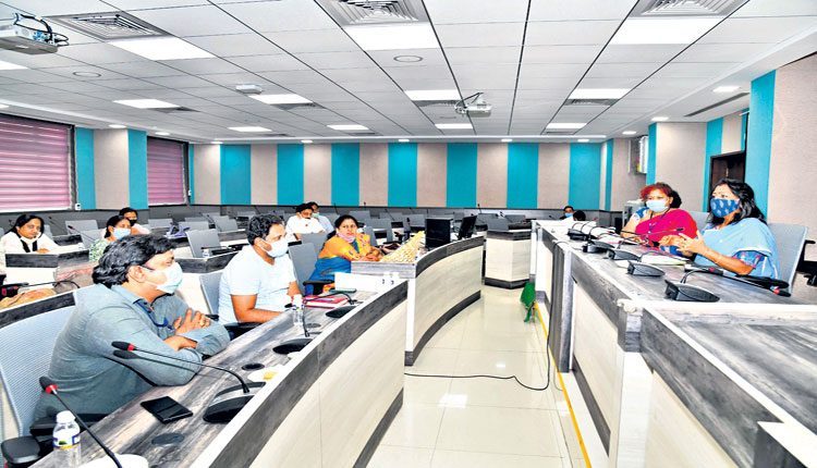 సమర్థవంతంగా పారిశుధ్య కార్యక్రమాలు