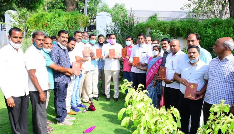 ప్రభుత్వానికి మంచి పేరు తేవాలి: మంత్రి ఎర్రబెల్లి