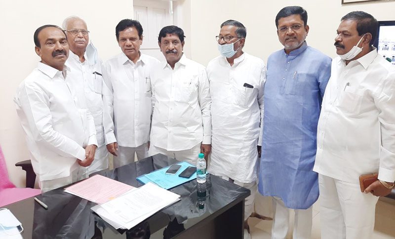 మాజీల పెన్షన్‌ 50వేలకు పెంపు