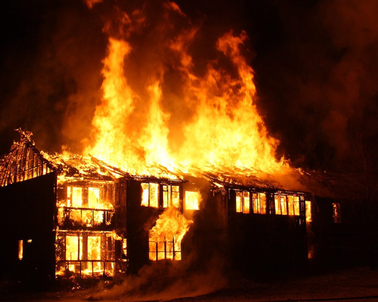 నంద్యాలలో భారీ అగ్నిప్రమాదం.. భారీగా ట్రాఫిక్‌ జామ్