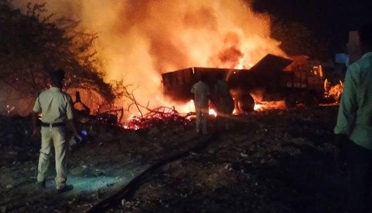 ఎక్సైజ్‌ కార్యాలయంలో నిప్పంటుకొని వాహనాలు దగ్ధం