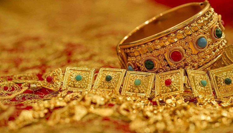 బంగారంపై మోజు పెరుగుతుంటే ధ‌ర‌లు త‌గ్గుతున్నాయ్.. ఎందుకంటే?!