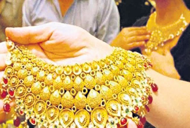 దిగొస్తున్న పసిడి