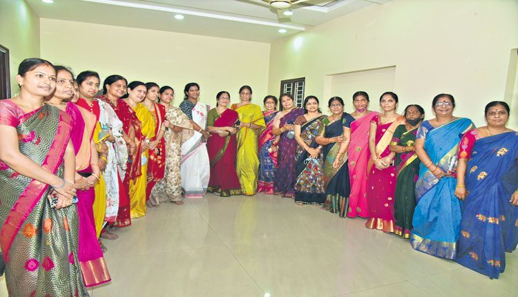 సీఎం కేసీఆర్‌ నేతృత్వంలో ఆడబిడ్డకు సముచిత స్థానం