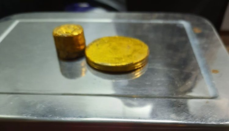 వైర్‌లెస్ స్పీక‌ర్, ఫేస్ మ‌సాజ‌ర్‌లో‌ దొంగ బంగారం..!