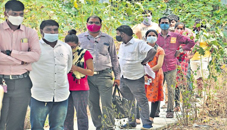 జాగ్రత్తగా.. జనంలోకి..!