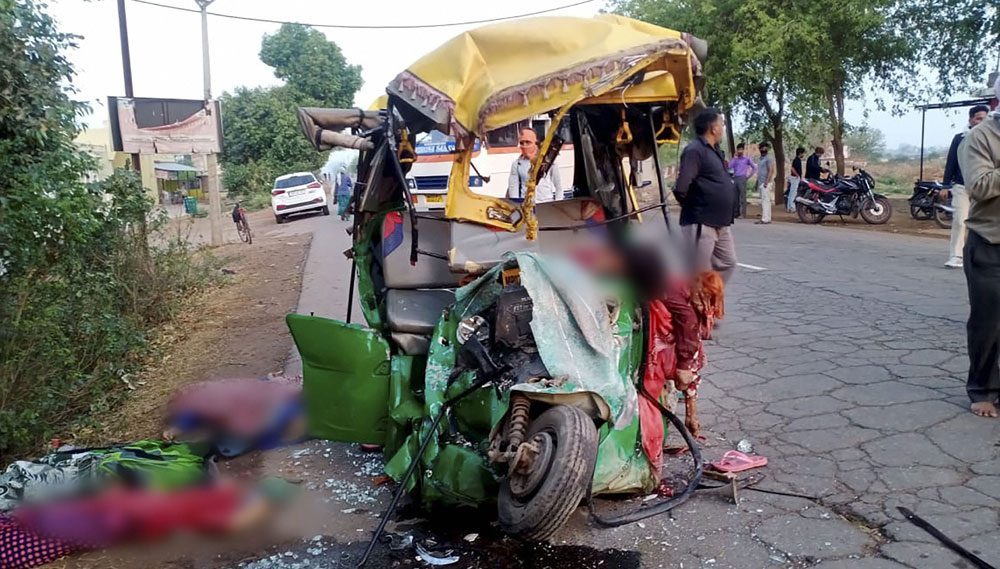 బస్సుకు బలైన అంగన్‌వాడీ అమ్మలు