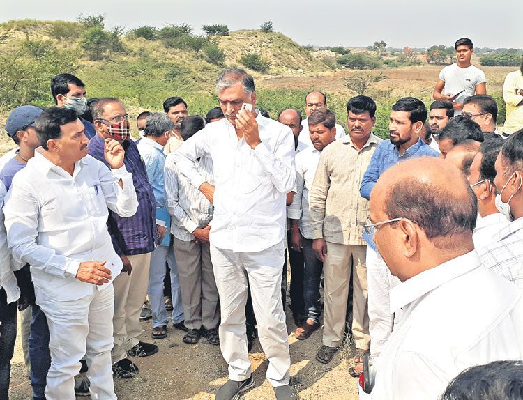 రైతులకు నీళ్లు ఇవ్వండి