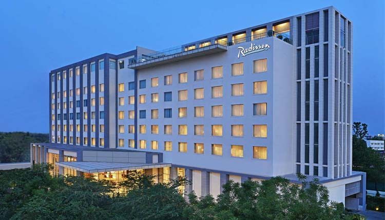 తొమ్మిది మంది కిచెన్‌ సిబ్బందికి కరోనా‌.. హోటల్‌కు సీల్‌..