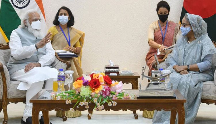 మోదీ బంగ్లా పర్యటనలో ఐదు ఒప్పందాలపై సంతకాలు