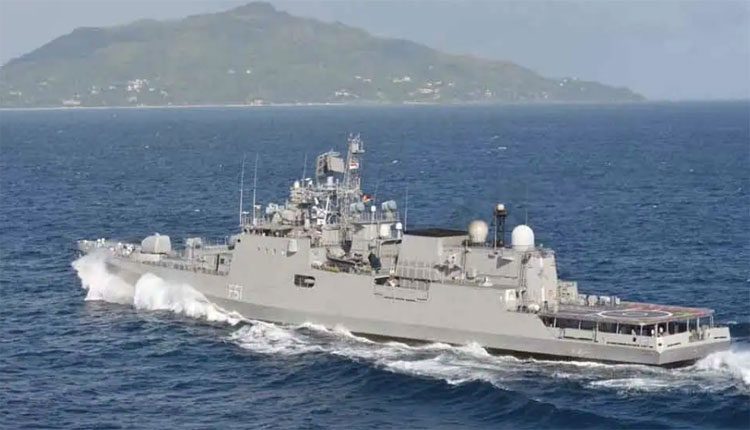 సముద్రంలో చిక్కుకున్న కార్గో షిప్‌కు ఐఎన్‌ఎస్‌ తల్వార్‌ సహాయం