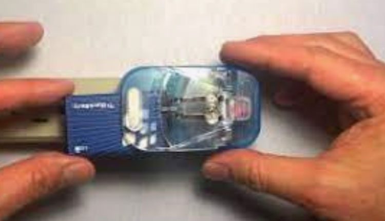 మొబైల్‌ ఫోన్‌ బ్యాటరీ పేలి.. బాలుడు మృతి