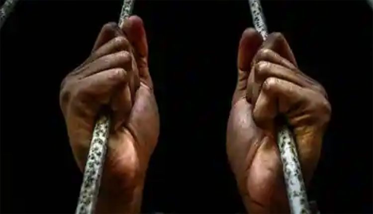 రైతును హత్య చేసిన ఏడుగురికి యావజ్జీవ కారాగార శిక్ష