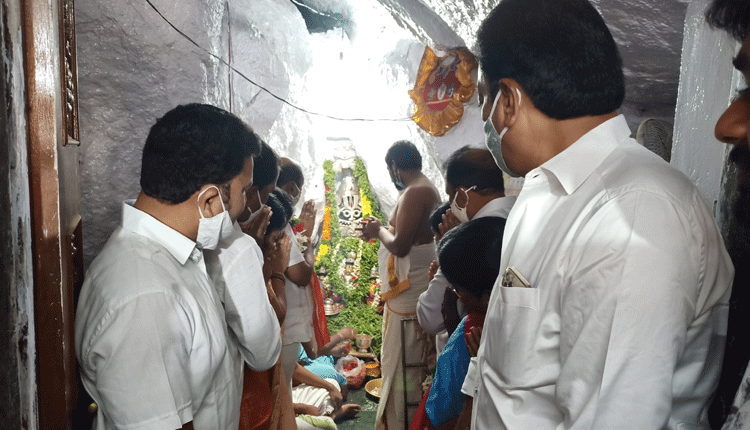 కొమ్మాల ఆలయ అభివృద్ధికి కృషి