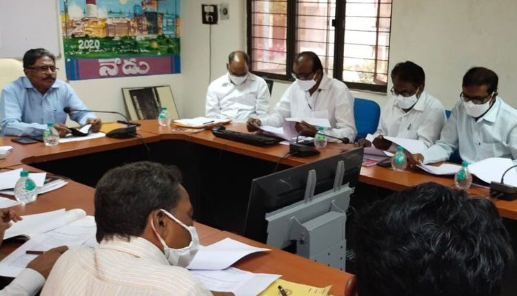 కార్మికుల సమస్యలు పరిష్కరించాలి