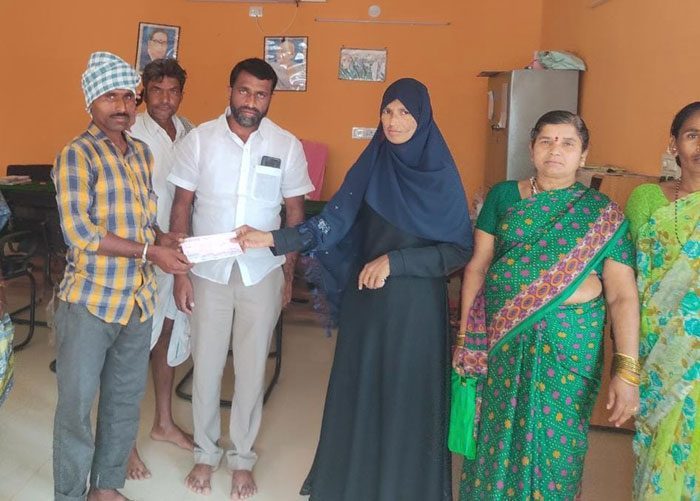 లక్ష్యానికి చేరువలో..