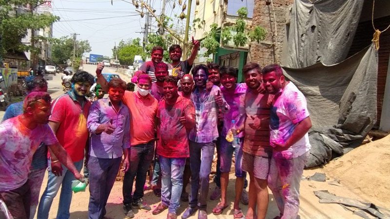 ఉత్సాహంగా రంగుల పండుగ