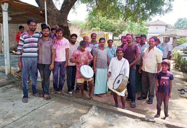 ఉత్సాహంగా హోలీ వేడుకలు