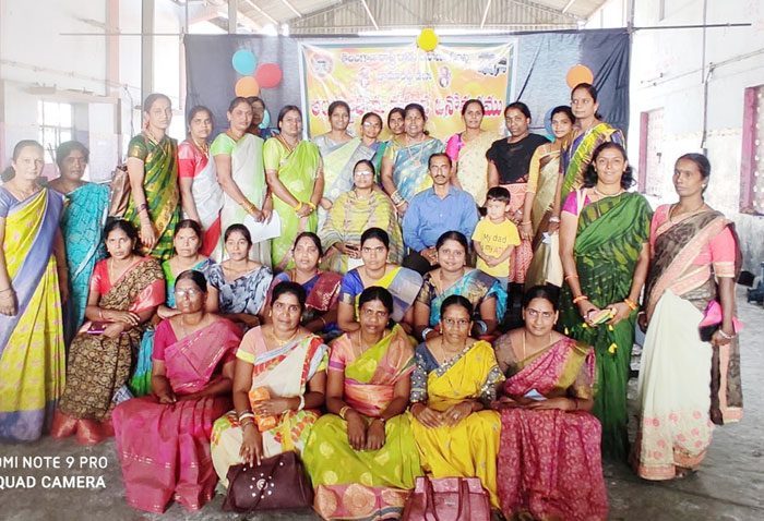 కామారెడ్డి డిపోలో మహిళా ‘వెలుగు’లు