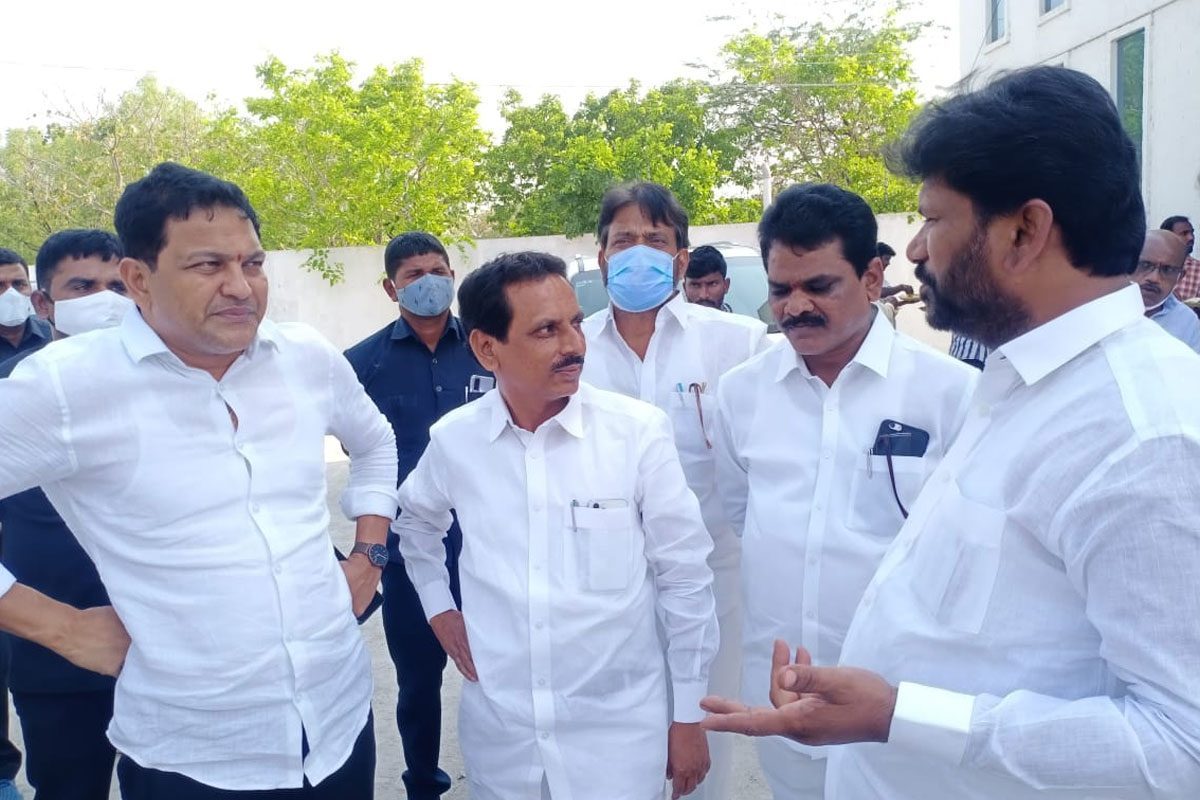 టీఆర్‌ఎస్‌లో చేరిన బీజేపీ కీలక నేత కడారి అంజయ్య యాదవ్