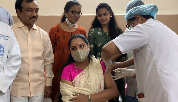 కరోనా వ్యాక్సిన్‌ తీసుకున్న ఎమ్మెల్సీ కవిత