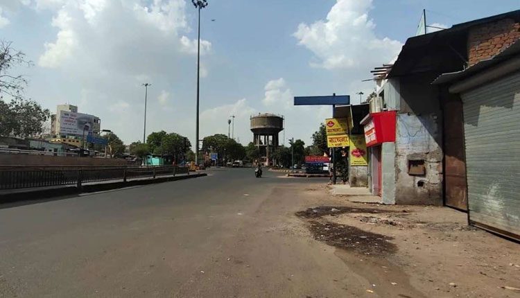 మూడు పట్టణాల్లో లాక్‌డౌన్‌