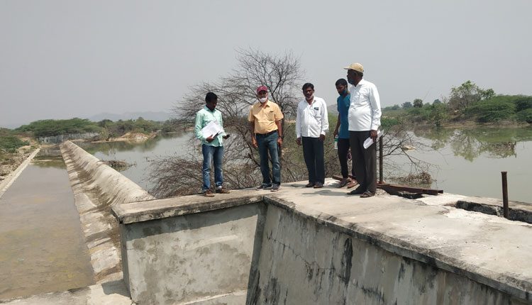 చెరువులకు నీరందించడమే లక్ష్యం