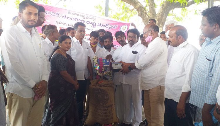 ప్రతి గింజనూ కొనుగోలు చేస్తాం