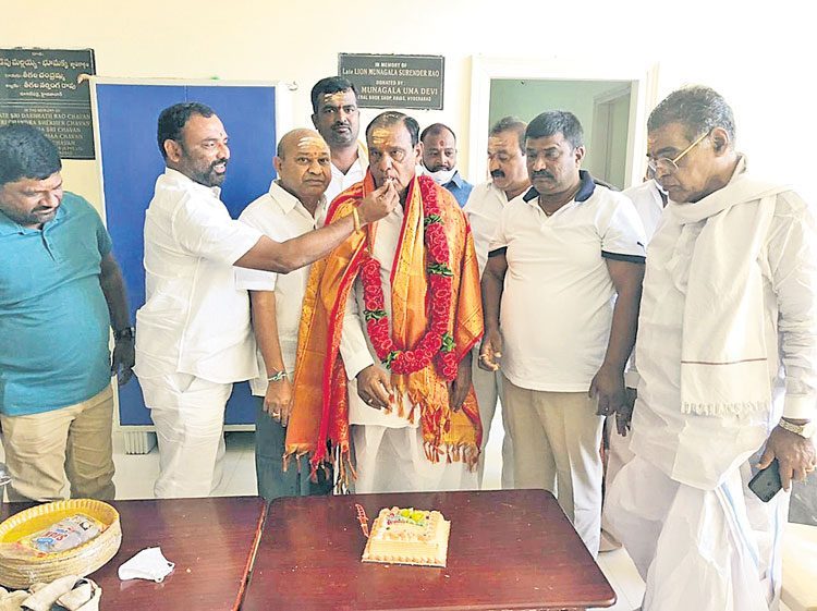 శ్రీశైలం పుణ్యక్షేత్రంలో ఎమ్మెల్యే జన్మదిన వేడుకలు