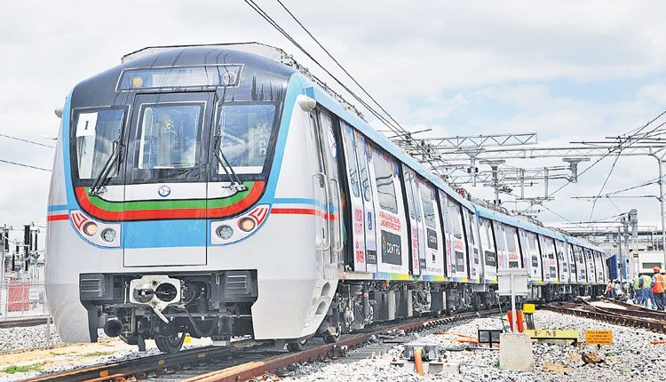 ప్ర‌యాణికుల‌కు శుభ‌వార్త‌.. రేపట్నుంచి మెట్రో సేవ‌ల స‌మ‌యం పెంపు