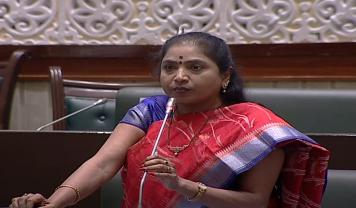 సీఎం కేసీఆర్‌లో గాంధీ, సేవాలాల్‌ను చూసుకుంటున్నాం : ఎమ్మెల్యే రేఖా నాయ‌క్‌