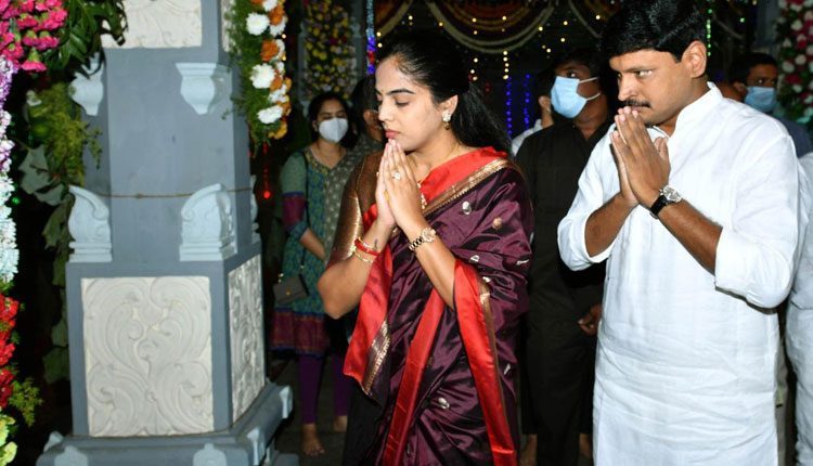 వేంకటేశ్వరస్వామిని దర్శించుకున్న ఎంపీ సంతోష్‌ కుమార్‌ దంపతులు