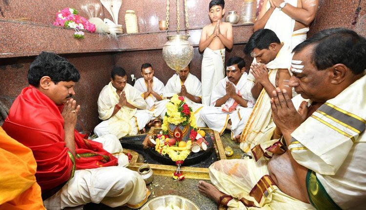 కీసర రామలింగేశ్వరుని సేవలో ఎంపీ సంతోష్‌