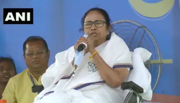 ప్ర‌ధాని గ‌డ్డం మాత్ర‌మే పెరుగుతున్న‌ది: మ‌మ‌తాబెన‌ర్జి