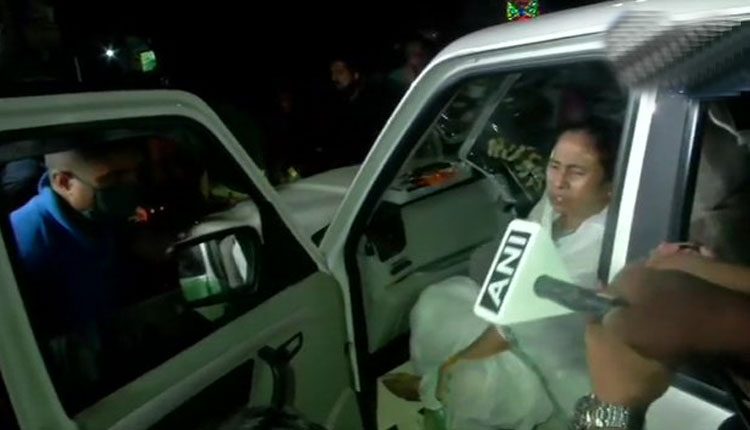 నందిగ్రామ్లో సీఎం మమతపై దాడి