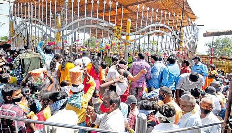 తెరచుకున్న మేడారం ఆలయం