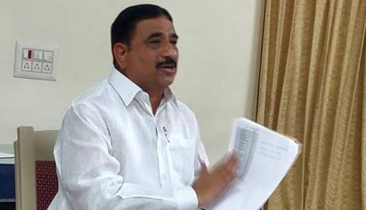 మాజీ మంత్రి కాల్వ శ్రీనివాసులుకు నోటీసులు