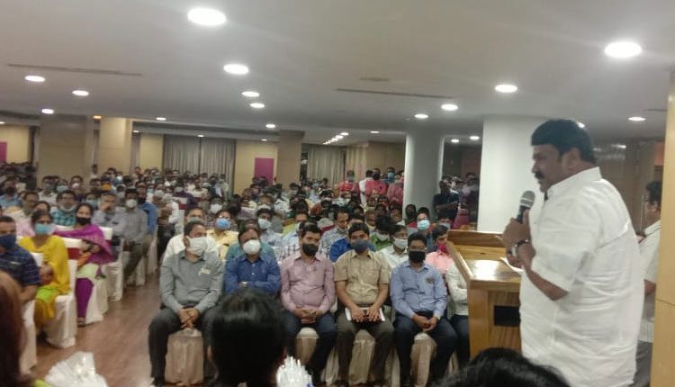 సంక్షేమ పథకాల అమలులో ఉద్యోగులది కీలకపాత్ర : మంత్రి తలసాని