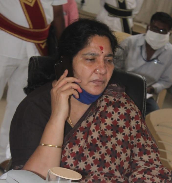 గిరిజనుల‌పై దాడి.. అధికారుల‌పై మంత్రి స‌త్య‌వ‌తి ఫైర్‌