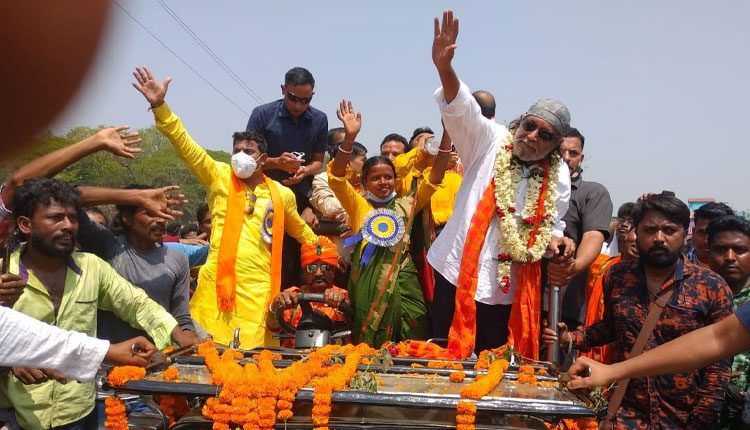 బెంగాల్లో మిథున్ చక్రవర్తి మెగా రోడ్షోలు